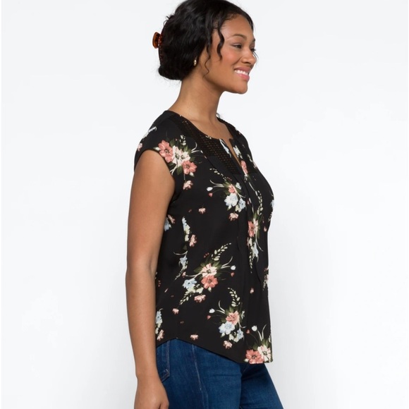 New‎ DANIEL RAINN
Estefany Lace Detail Split Neck Blouse - Picture 3 of 5